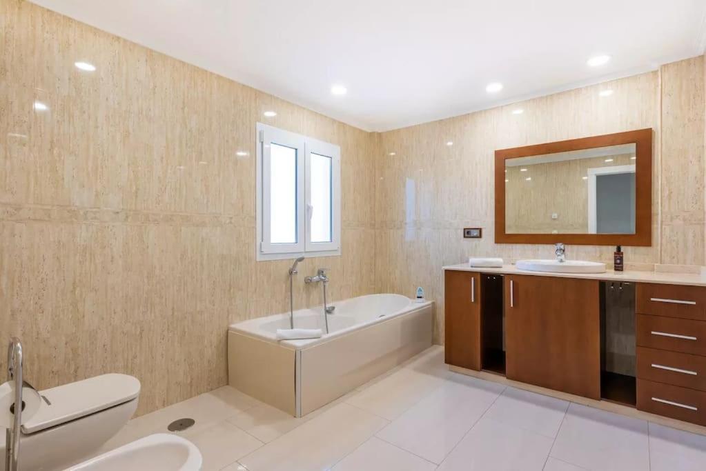 Ohana Luxury Villa With Heated Pool Малага Экстерьер фото